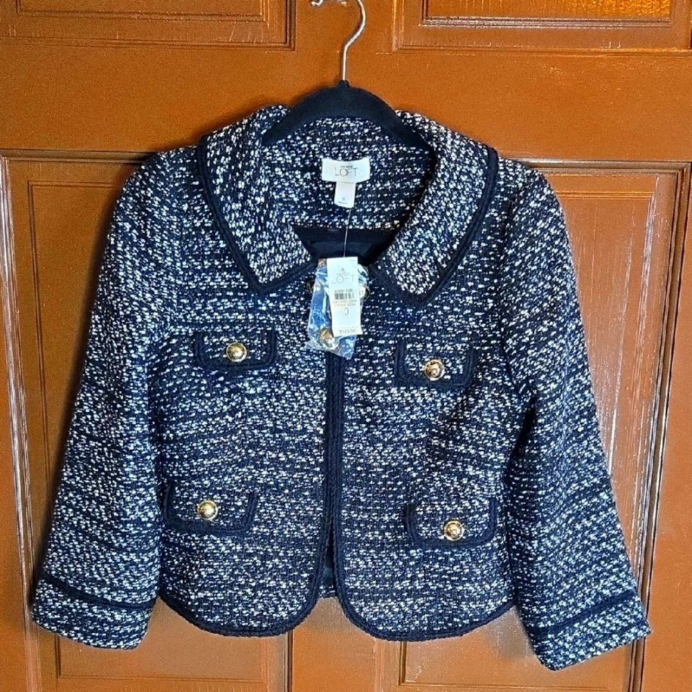 Loft-Blk/whiteโtextured short Jkt with gold buttons Sz 0 NWT.